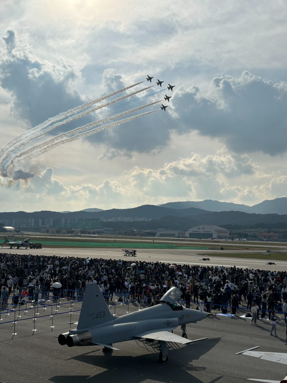 Black Eagles overhead and the crowd on the flight line