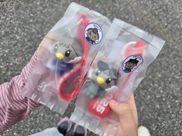Keyring prize pack handed out at the stamp tour